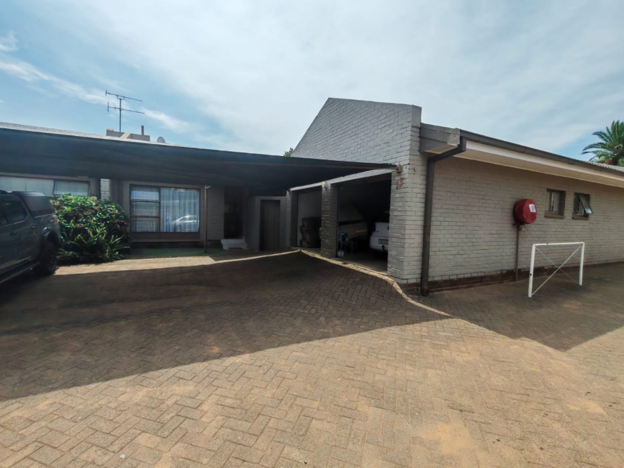 3 Bedroom Property for Sale in Langenhovenpark Free State